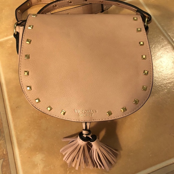 Victoria's Secret Handbags - NWOT♥️Victoria’s Secret Cross or shoulder bag